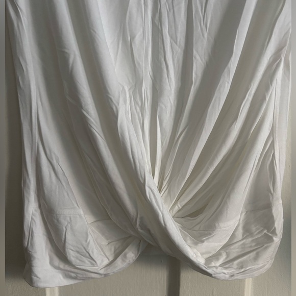 EXPRESS Front Twist Knot Hem T-Shirt Top Womens Size Small White Rayon Blend NWT - Picture 3 of 5